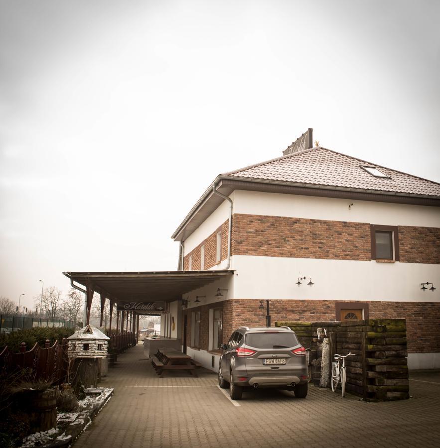 Apartamentowiec Kuzniar คอสต์ชึน นัด โอดรอม ภายนอก รูปภาพ